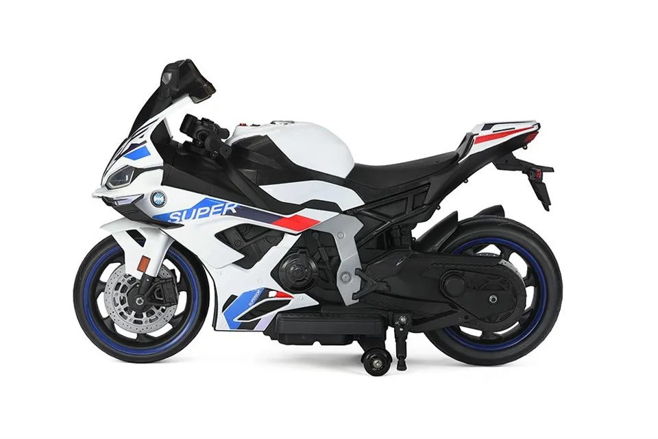 เด็กขี่มอเตอร์ไซค์ไฟฟ้า